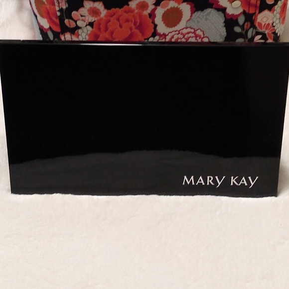 Mary Kay Pro Palette - Picture 2 of 2